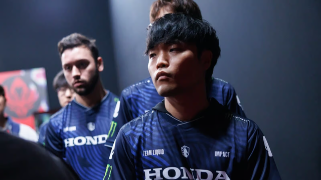 Tương tự là sự xuất hiện của FlyQuest trong MV khi rõ ràng cạnh tranh với T1 thì Team Liquid có cơ sở hơn nhiều